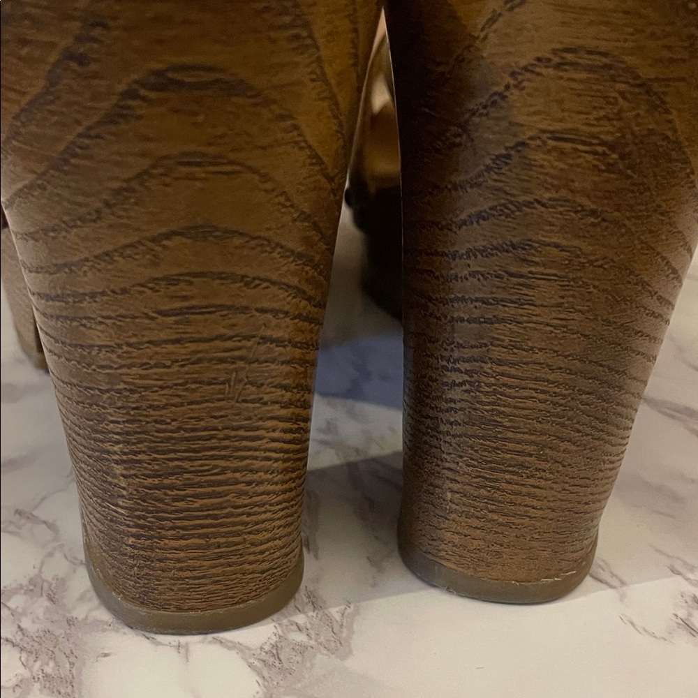 Korks Kristin 4 “ heel 1” platform tan sandals - Picture 6 of 10